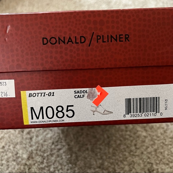 Donald Pliner Botti Slingback Kitten Heel Pumps Calf leather studded pointed toe - Picture 6 of 8